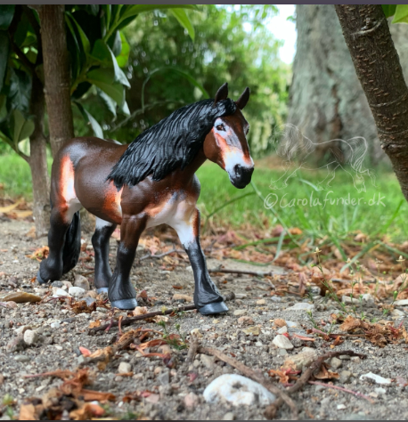Jutland Mare "Lady Alice" with long mane by Carola Funder / unpainted resin model horse