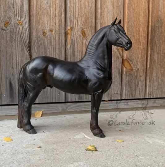 Friesenhengst "Shadow" / unbemaltes Resin Modellpferd