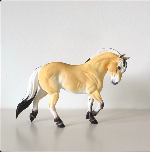 Cheval Fjord par Carola Funder