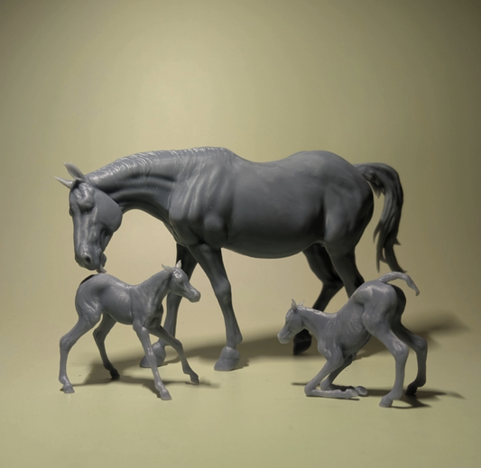 Mare with her 2 Foals by Loba Branca Studios / unpainted 3D print resin model horses
