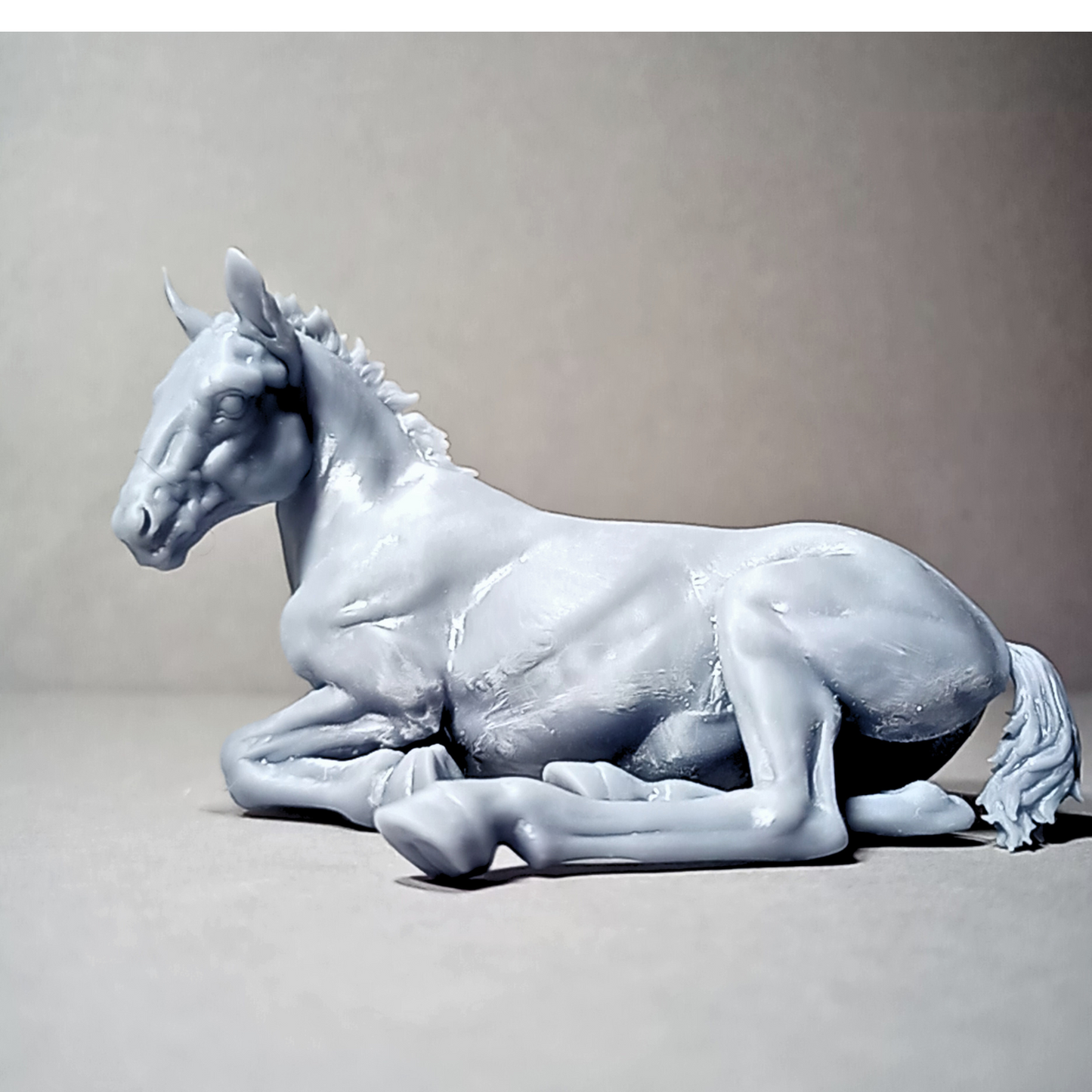 Hermès couché (poulain Suffolk Punch) par Animal den miniatures