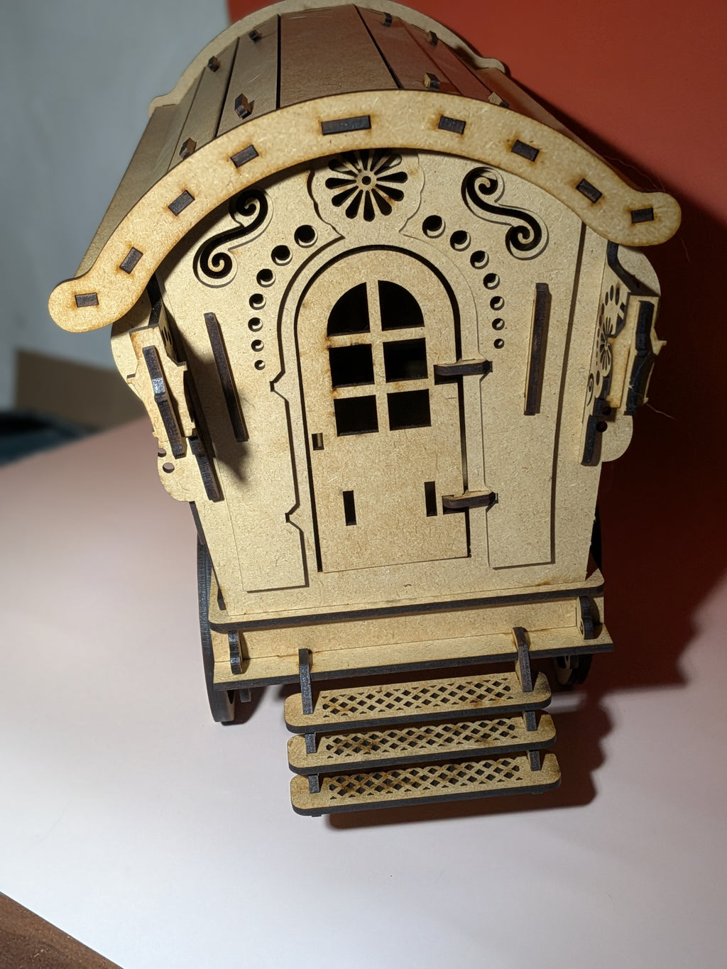 Beweglicher Gypsy Wagen / Holzbausatz für Dioramen