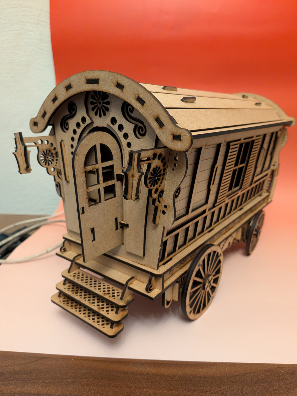 Beweglicher Gypsy Wagen / Holzbausatz für Dioramen