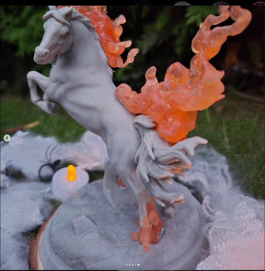 Cheval de feu Belial, avec des flammes orange transparentes par Vulcan forge miniatures