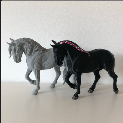 Cheval de trait de Carola Funder / La version à crinière tressée