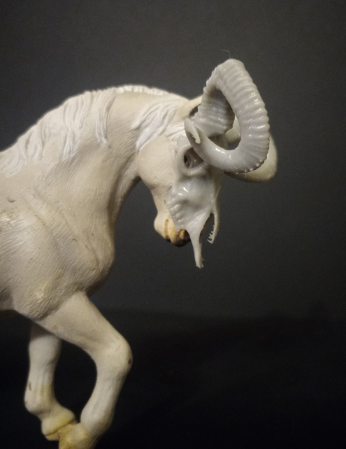 Skull masks for model horses / Exclusively available from us