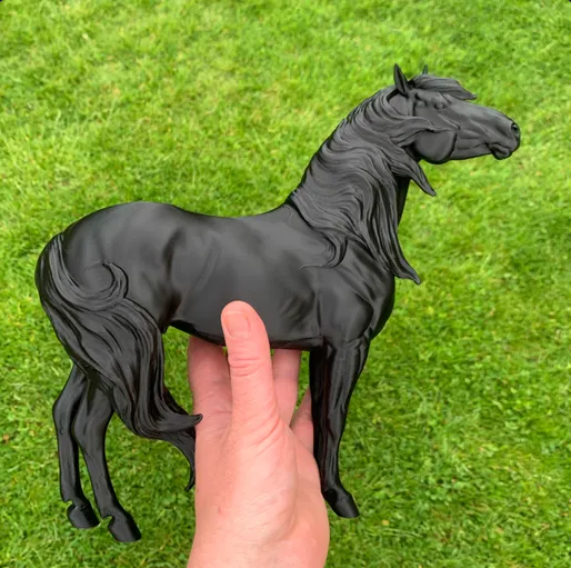 Étalon Murgese "Duelist" de Carola Funder en impression 3D / version crinière flottante