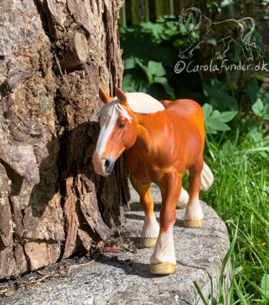 Jutland mare "Lady Alice" by Carola Funder / unpainted resin model horse